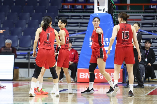 부산 BNK 선수들. /사진=WKBL 제공