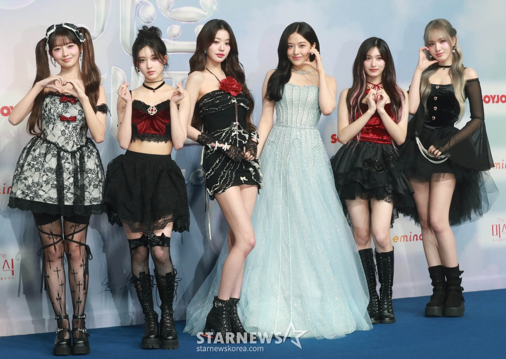 걸그룹 아이브가 21일 오후 인천 한 리조트에서 진행된 2024 가요대전 블루카펫 행사에 참석해 포즈를 취하고 있다. /2024.07.21 /사진=이동훈