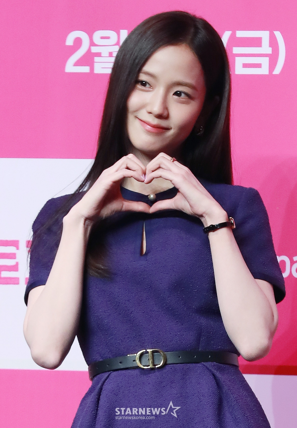 배우 지수가 7일 오전 서울 여의도 콘래드호텔에서 진행된 쿠팡플레이 오리지널 시리즈 '뉴토피아' 제작발표회에서 포즈를 취하고 있다. 군인 재윤과 곰신 영주가 좀비에 습격당한 서울 도심을 가로질러 서로에게 달려가는 이야기 '뉴토피아'는 2월 7일 공개된다. /2025.01.07 /사진=이동훈 photoguy@