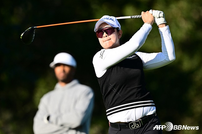 김아림이 31일 LPGA 투어 개막전 힐튼 그랜드 배케이션스 토너먼트 오브 챔피언스 1라운드에서 드라이버 티샷을 날리고 있다. /AFPBBNews=뉴스1