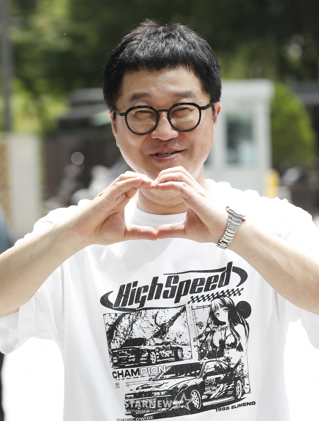 (서울=뉴스1) 권현진 기자 = 방송인 지상렬이 라디오 '뜨거우면 지상렬' 생방송을 위해 30일 서울 양천구 목동SBS에 도착해 인사를 하고 있다. 2024.7.30/뉴스1  Copyright (C) 뉴스1. All rights reserved. 무단 전재 및 재배포,  AI학습 이용 금지. /사진=(서울=뉴스1) 권현진 기자