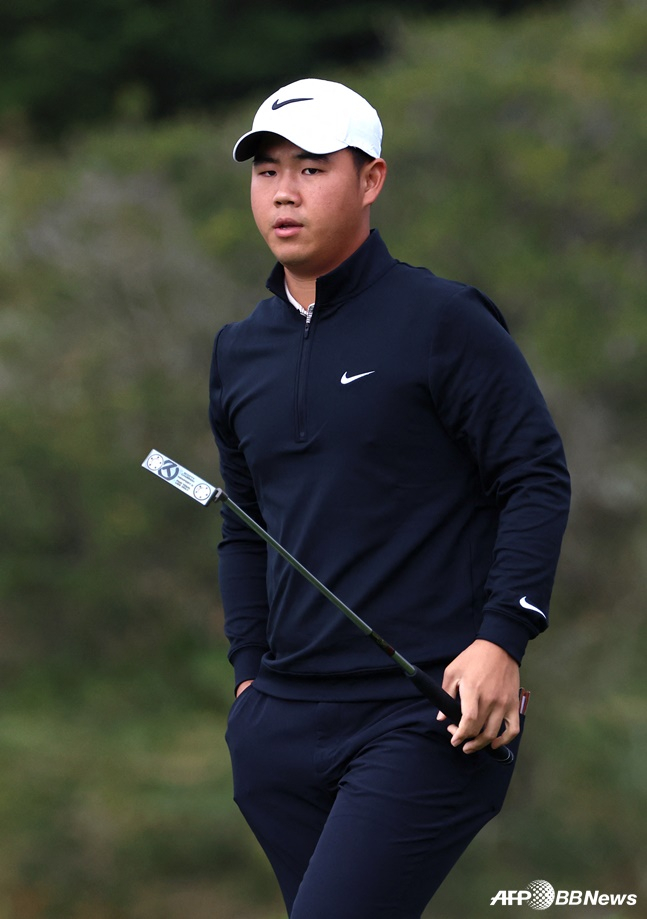 김주형이 2일 PGA 투어 AT&T 페블비치 프로암 3라운드에서 퍼트를 준비하고 있다. /AFPBBNews=뉴스1