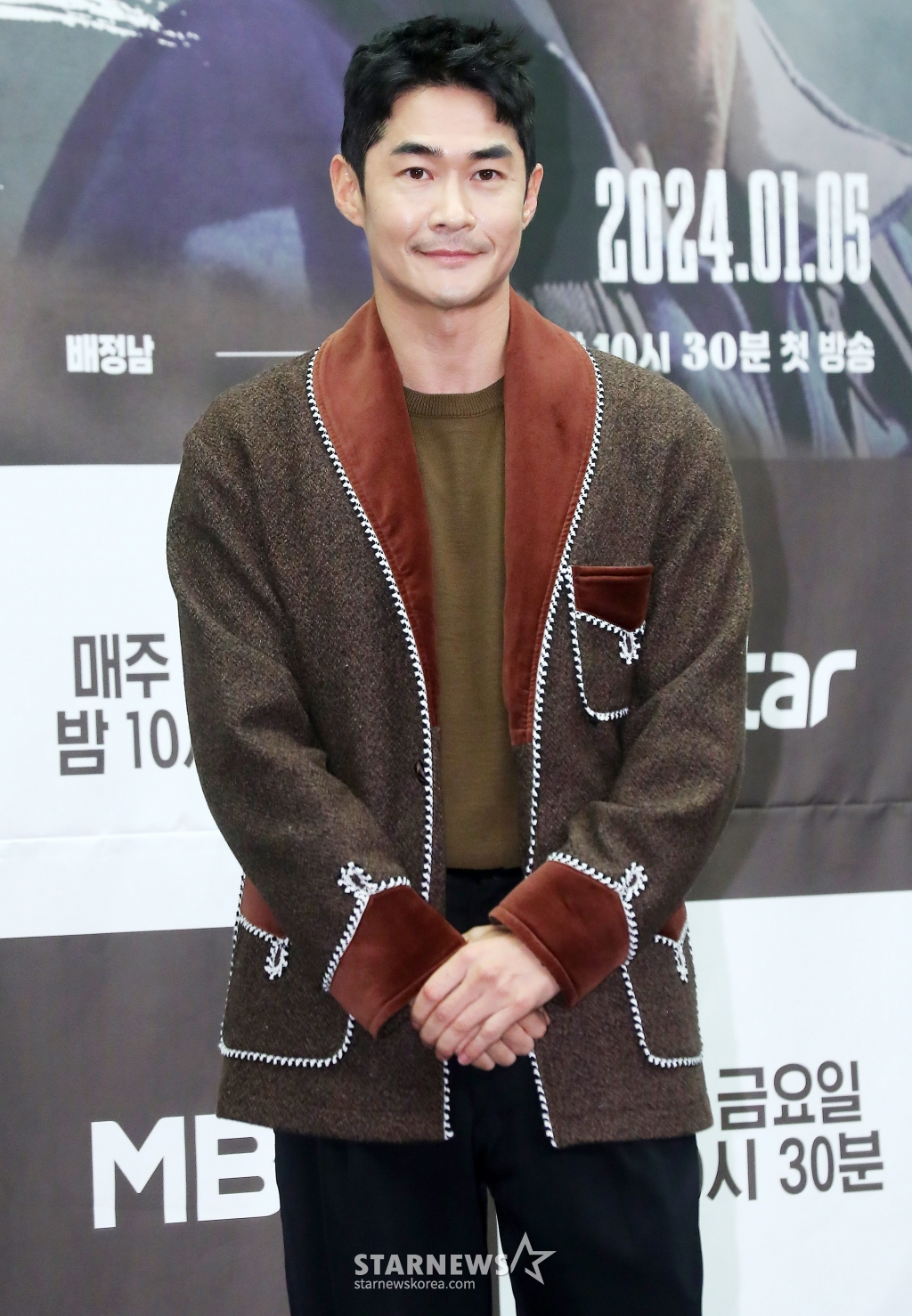 배우 배정남이 3일 오전 서울 마포구 상암동 스탠포드 서울에서 진행된 MBN 예능프로그램 '더 와일드'(THE WILD) 제작발표회에 참석해 포즈를 취하고 있다.  '더 와일드'는 추성훈-진구-배정남, 세 명의 '와일더'들이 캐나다 국립공원의 경이로운 자연과 야생 속에서 다양한 액티비티를 직접 계획하여 탐험하는 '본격 DIY 어드벤처 리얼리티'다. 오는 5일 첫 방송. 2023.01.03 /사진=김창현