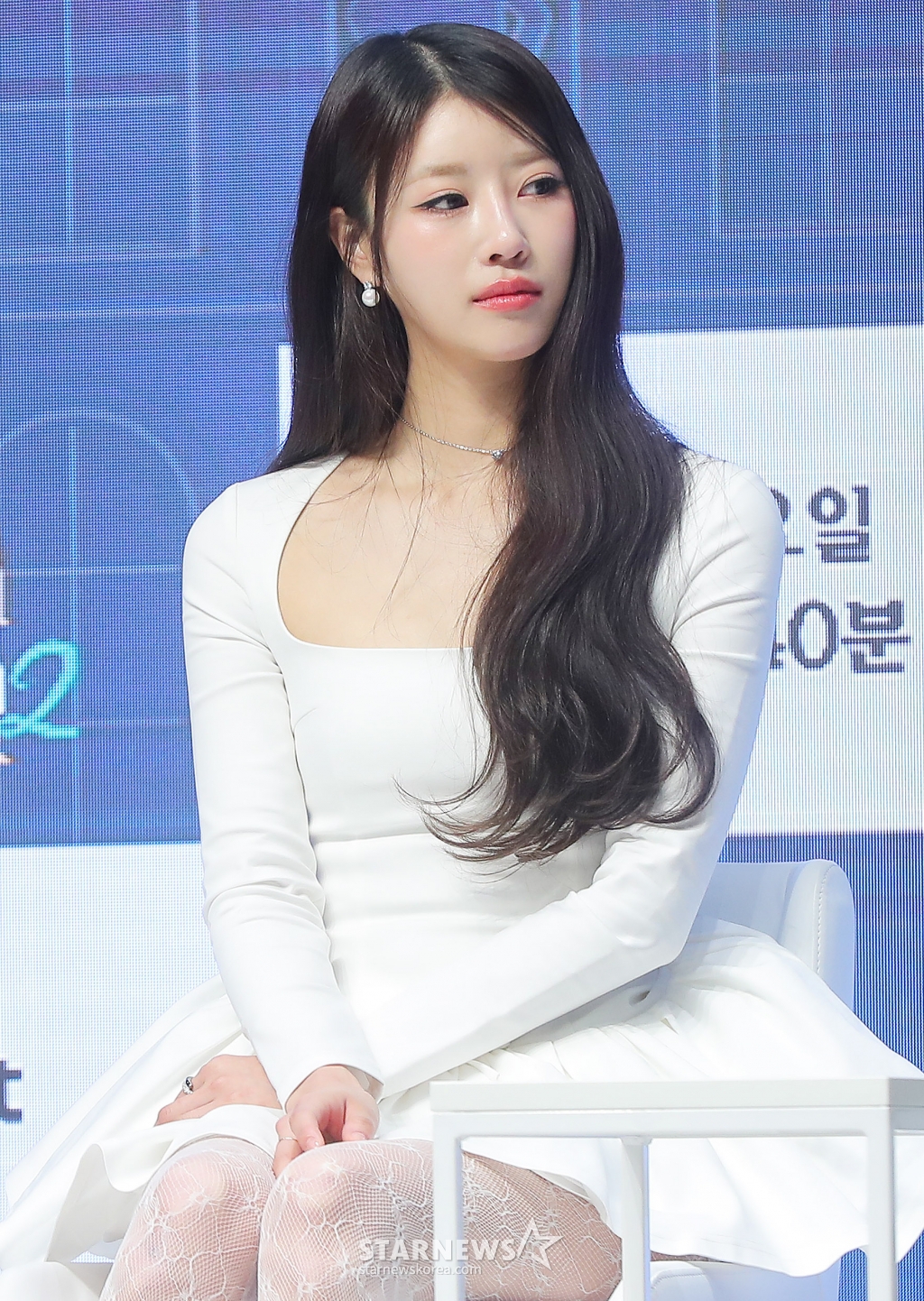 가수 미주가 4일 오전 서울 강남구 논현동 엘리에나호텔에서 진행된 엠넷 예능 '커플팰리스2' 제작발표회에서 미모를 뽐내고 있다. '커플팰리스2'는 완벽한 결혼 상대를 찾는 싱글남녀들을 위한 대규모 커플 매칭 서바이벌로, '결혼정보회사(결정사)' 못지않은 극사실적 매칭 시스템을 통해 평생을 함께하고 싶은 동반자를 찾는 스토리를 담아낸다. 오는 5일 첫 방송. 2025.02.04 /사진=김창현 chmt@