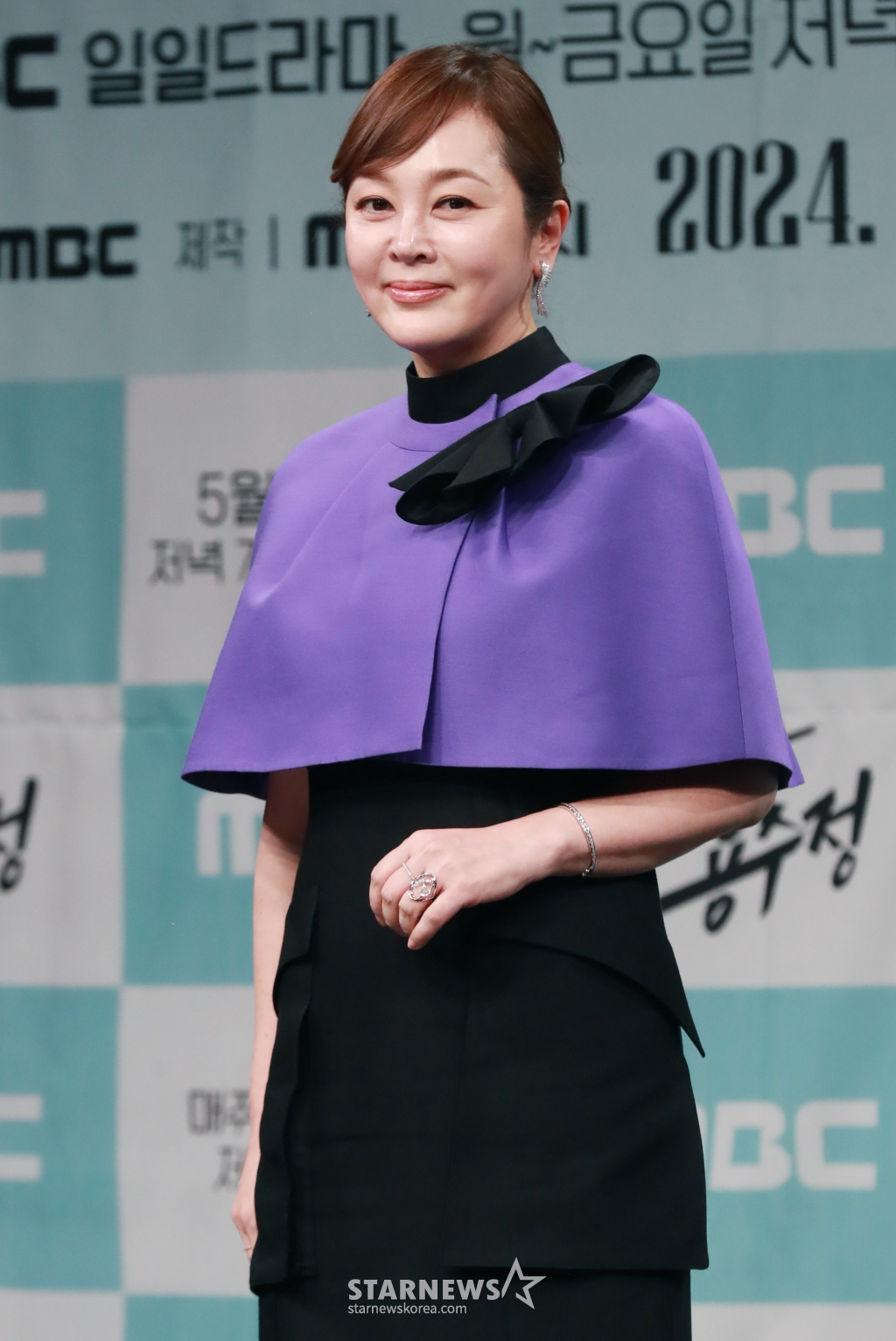 배우 이승연이 3일 오후 서울 마포구 상암동 MBC에서 진행된 MBC 일일극 '용감무쌍 용수정' 제작발표회에 참석해 포즈를 취하고 있다. 현대판 거상 임상옥을 꿈꾸는 거침없는 상여자 용수정과 그녀에게 운명을 맡긴 악바리 짠돌이 여의주가 함께하는 화끈하고 통쾌한 로맨스 복수극 '용감무쌍 용수정'은 오는 6일 첫 방송된다. /2024.05.03 /사진=이동훈