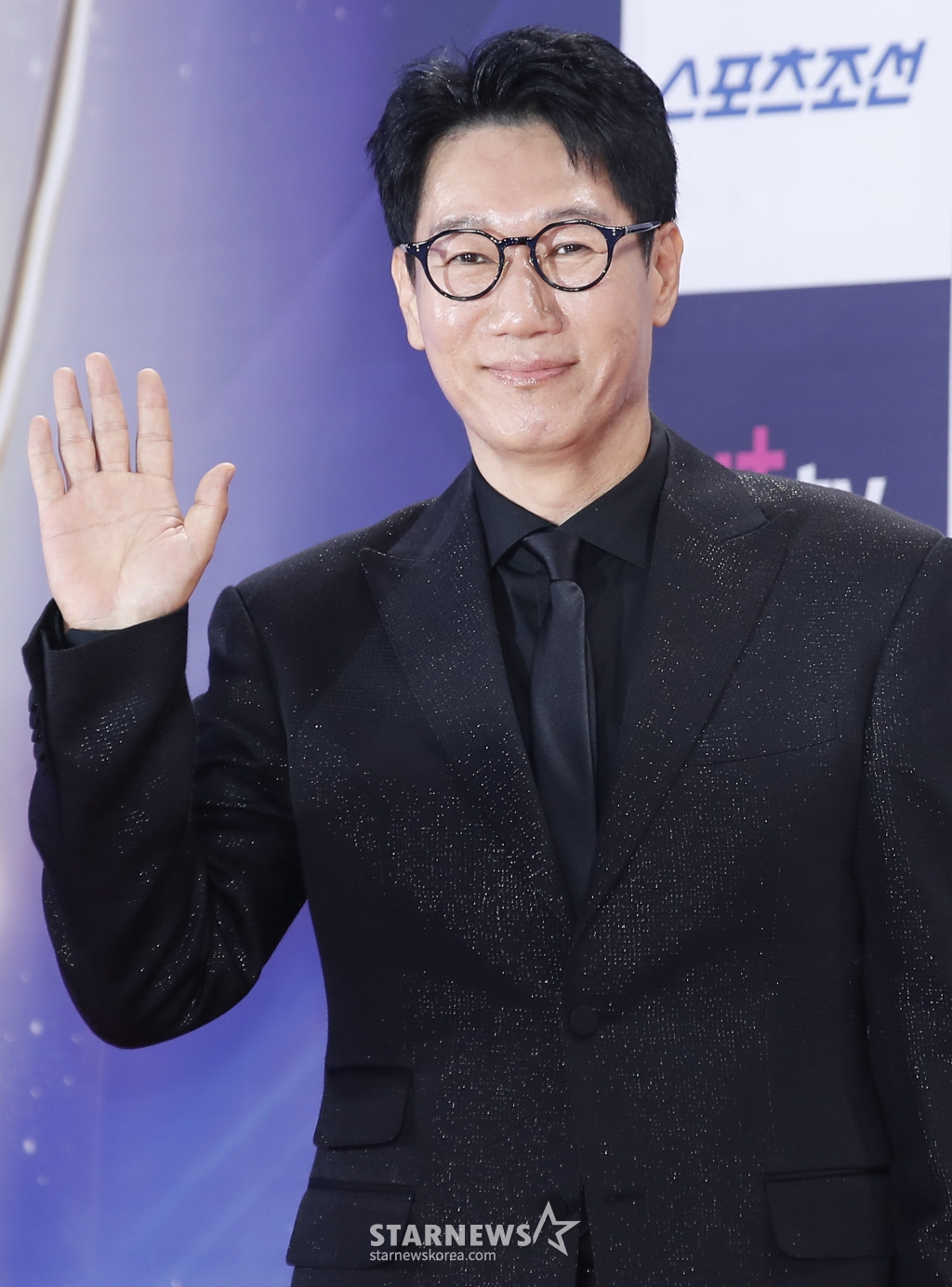 (인천=뉴스1) 권현진 기자 = 배우 지석진이 19일 인천 중구 파라다이스 시티에서 열린 ‘제3회 청룡시리즈어워즈(Blud Dragon Series Awards, 이하 BSA)’ 레드카펫 행사에서 포즈를 취하고 있다. 2024.7.19/뉴스1 Copyright (C) 뉴스1. All rights reserved. 무단 전재 및 재배포, AI학습 이용 금지. /사진=(인천=뉴스1) 권현진 기자