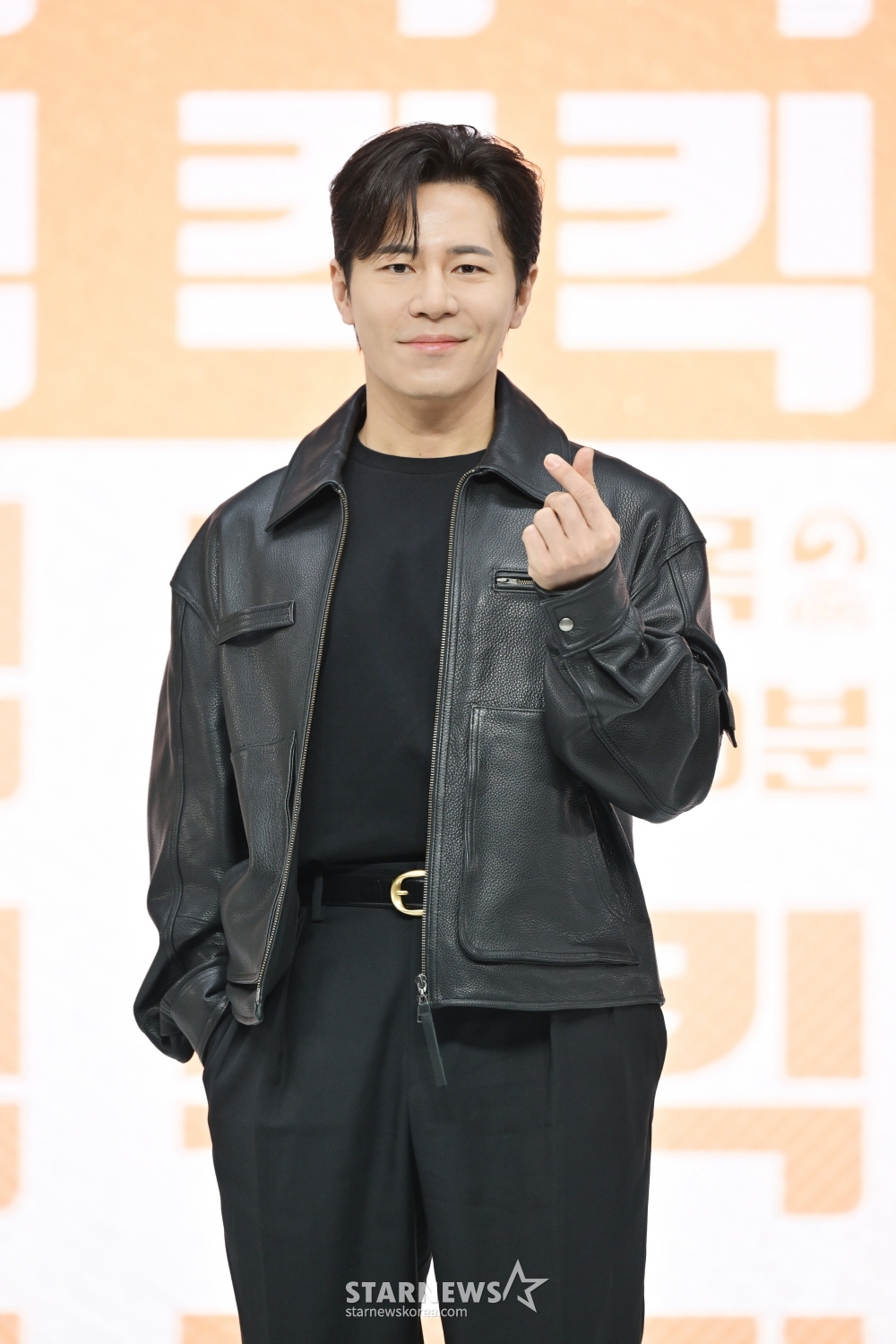 배우 이규형이 5일 오전 온라인으로 진행된 KBS 2TV 수목드라마 '킥킥킥킥' 제작발표회에 참석해 포즈를 취하고 있다.  '킥킥킥킥'은 천만배우 지진희(지진희 분)와 한때 스타PD 조영식PD(이규형 분)가 콘텐츠 제작사를 설립하고 구독자 300만을 향해 달려가는 오피스 코미디 드라마다. / 사진제공=KBS /사진=김창현 chmt@
