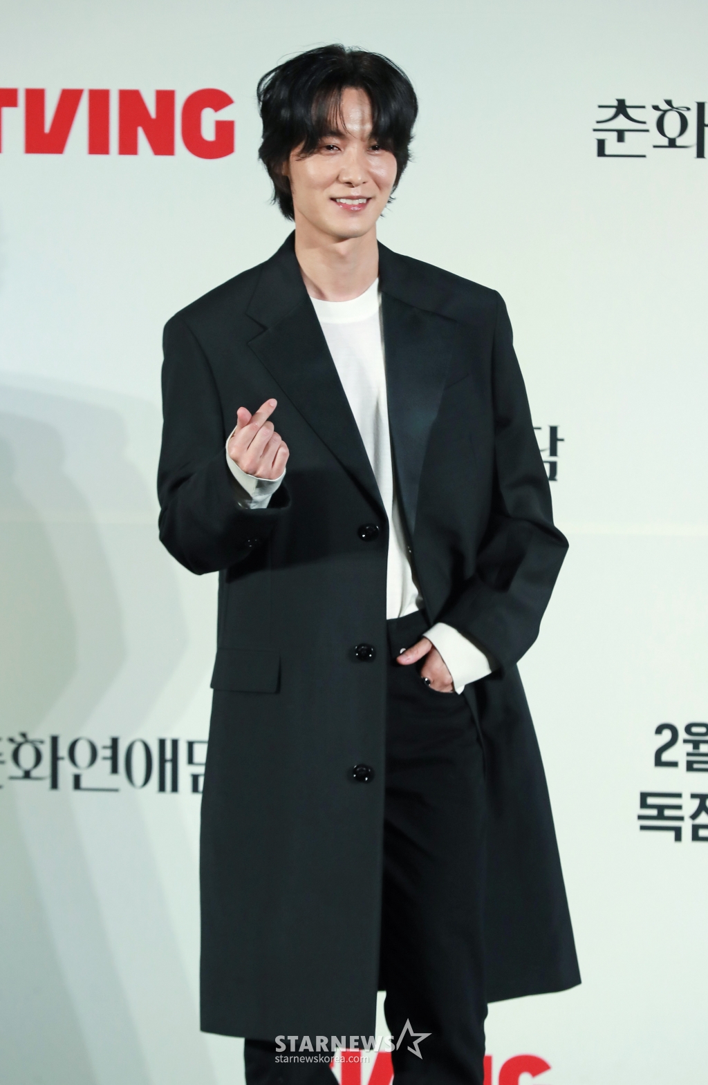 배우 장률이 5일 오후 서울 CGV용산아이파크몰에서 진행된 티빙 오리지널 시리즈 '춘화연애담' 제작발표회에 참석해 포즈를 취하고 있다.  파격적인 야설집 '춘화연애담'으로 도성이 들썩이는 가운데, 첫사랑에 실패한 공주 '화리'가 직접 부마를 찾겠다는 선언에 도성 최고 바람둥이 '환'과 1등 신랑감 '장원'이 휘말리게 되면서 벌어지는 로맨틱 청춘사극 '춘화연애담'은 오는 6일 공개된다. /2025.02.05 /사진=이동훈 photoguy@