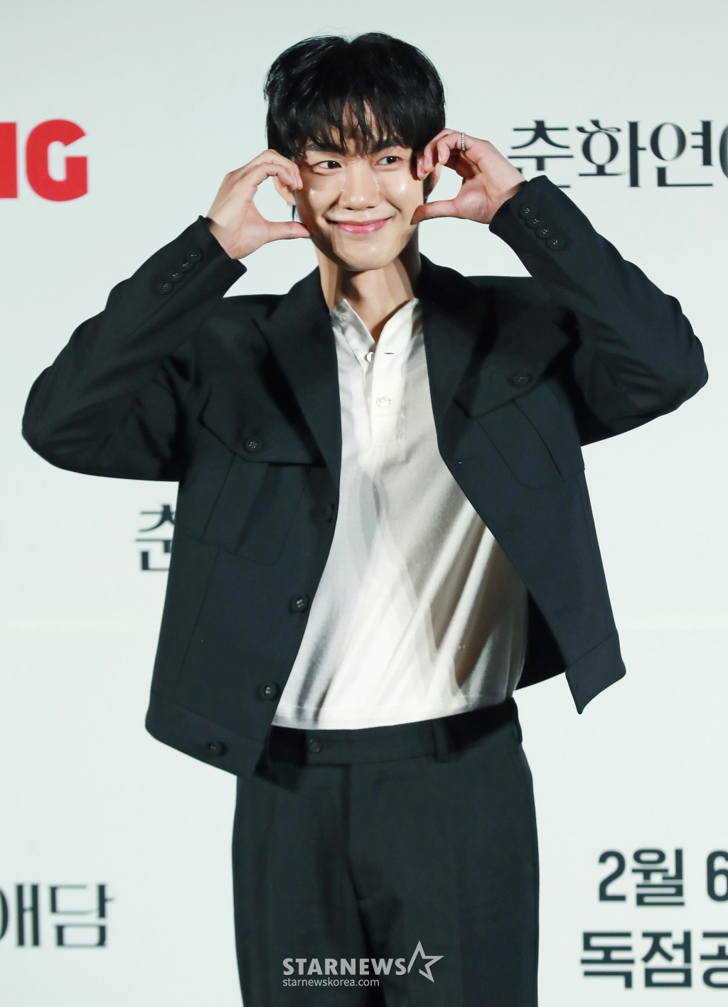 배우 손우현이 5일 오후 서울 CGV용산아이파크몰에서 진행된 티빙 오리지널 시리즈 '춘화연애담' 제작발표회에 참석해 포즈를 취하고 있다.  파격적인 야설집 '춘화연애담'으로 도성이 들썩이는 가운데, 첫사랑에 실패한 공주 '화리'가 직접 부마를 찾겠다는 선언에 도성 최고 바람둥이 '환'과 1등 신랑감 '장원'이 휘말리게 되면서 벌어지는 로맨틱 청춘사극 '춘화연애담'은 오는 6일 공개된다. /2025.02.05 /사진=이동훈 photoguy@