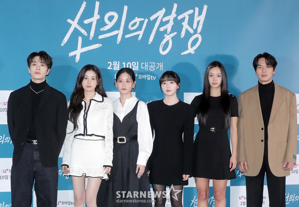 배우 영재, 강혜원, 정수빈, 오우리, 이혜리, 김태훈이 6일 오후 서울 용산구 아이파크몰 CGV에서 진행된 STUDIO X+U 드라마 '선의의 경쟁' 언론시사회 및 기자간담회에 참석해 포즈를 취하고 있다. '선의의 경쟁' 살벌한 입시 경쟁이 벌어지는 대한민국 상위 1% 채화여고에 전학 온 '슬기'에게 각자의 욕망을 드러내는 친구들, 그리고 수능 출제 위원이었던 아버지의 의문사를 둘러싼 미스터리 걸스릴러. 오는 10일 U+모바일tv, U+tv을 통해 공개. 2025.02.06 /사진=김창현 chmt@