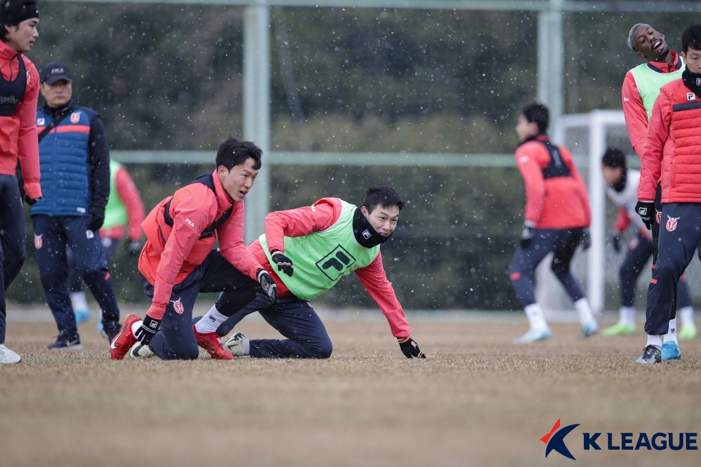 박동진(가운데)의 훈련 모습. /사진=한국프로축구연맹 제공