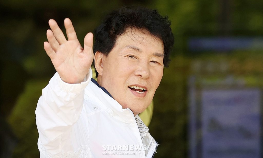 (서울=뉴스1) = '국민 트로트 가수' 송대관이 별세했다. 향년 78세. 송대관은 지난 1967년 곡 '인정많은 아저씨'로 데뷔했다. 이후 1975년 발표한 곡 '해뜰날'이 대히트를 기록하며 전성기를 맞았고 이후 각종 상을 휩쓸며 트로트계 레전드로 올라섰다. 송대관은 곡 '정 때문에', '차표 한 장', '큰 소리 뻥뻥', '고향이 남쪽이랬지' 등의 히트곡을 남겼다. (뉴스1 DB) 2025.2.7/뉴스1 Copyright (C) 뉴스1. All rights reserved. 무단 전재 및 재배포, AI학습 이용 금지. /사진=(서울=뉴스1)