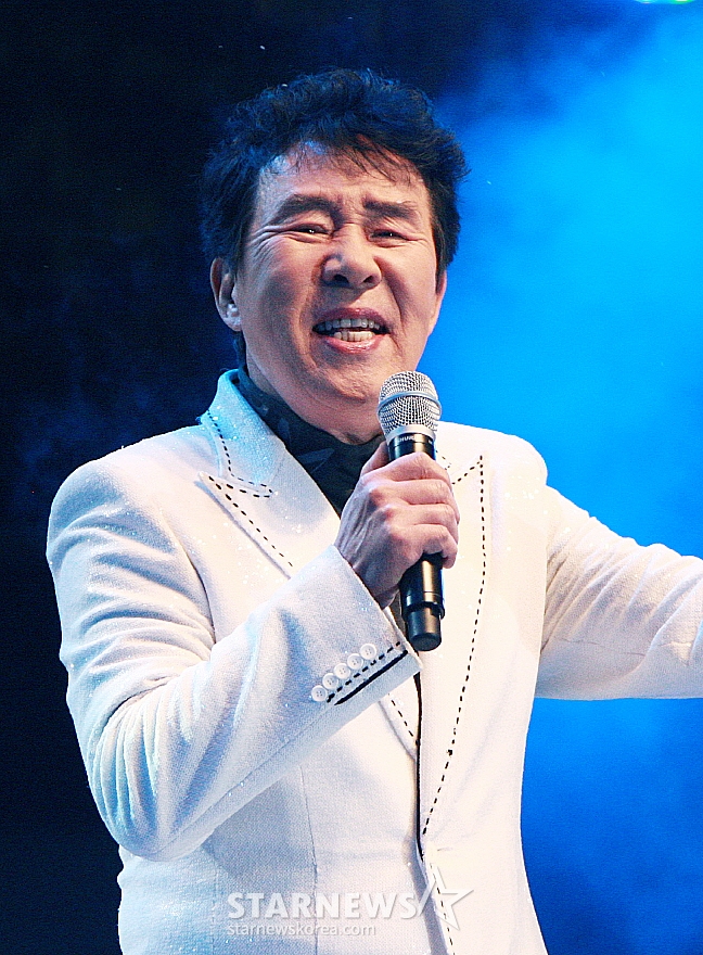 (서울=뉴스1) = '국민 트로트 가수' 송대관이 별세했다. 향년 78세. 송대관은 1967년 '인정 많은 아저씨'로 데뷔해 1975년 '해뜰날'이 히트하며 인기 가수로 도약했다. 이후 '네박자', '유행가', '차표 한장' 등 많은 히트곡을 발표했다. (뉴스1 DB) 2025.2.7/뉴스1 Copyright (C) 뉴스1. All rights reserved. 무단 전재 및 재배포, AI학습 이용 금지. /사진=(서울=뉴스1)