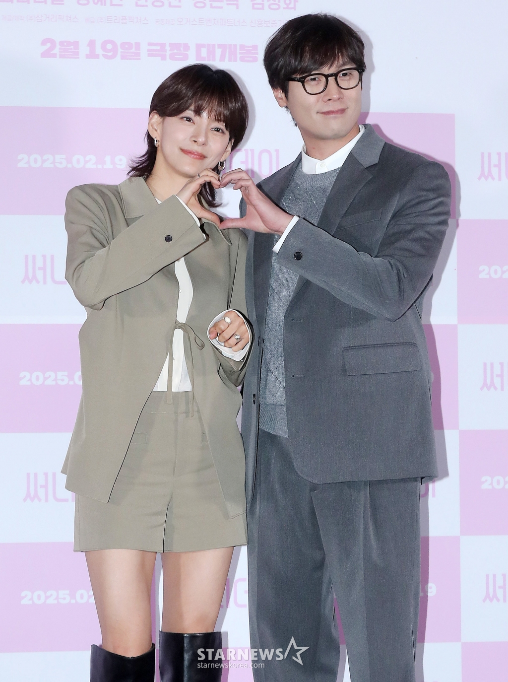 배우 정혜인, 최다니엘이 7일 오후 서울 용산구 아이파크몰 CGV에서 진행된 영화 '써니데이' 언론시사회 및 기자간담회에 참석해 포즈를 취하고 있다. '써니데이'는 이혼 소송 후 고향 완도로 돌아온 슈퍼스타 오선희(정혜인)가 첫사랑 조동필(최다니엘)과 고향 친구들을 만나 서로에게 새 출발의 용기를 주는 리스타트 해피 무비다. 오는 19일 개봉. 2025.02.07 /사진=김창현 chmt@