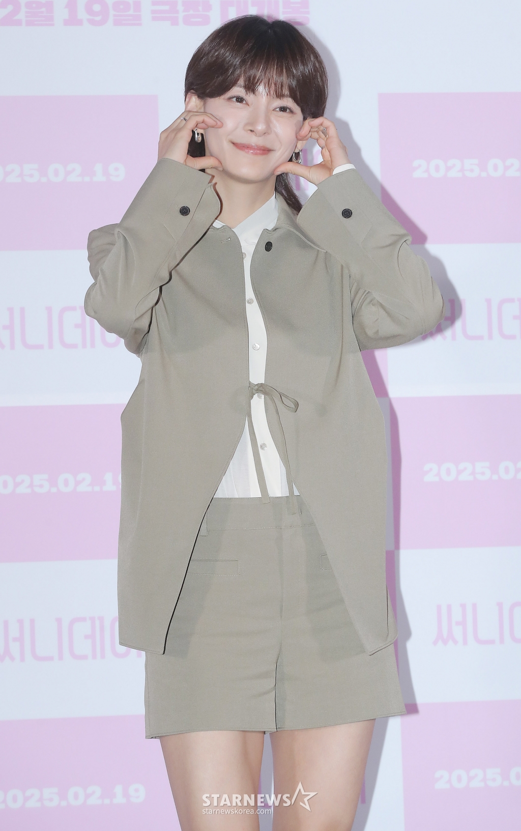 배우 정혜인이 7일 오후 서울 용산구 아이파크몰 CGV에서 진행된 영화 '써니데이' 언론시사회 및 기자간담회에 참석해 포즈를 취하고 있다. '써니데이'는 이혼 소송 후 고향 완도로 돌아온 슈퍼스타 오선희(정혜인)가 첫사랑 조동필(최다니엘)과 고향 친구들을 만나 서로에게 새 출발의 용기를 주는 리스타트 해피 무비다. 오는 19일 개봉. 2025.02.07 /사진=김창현 chmt@