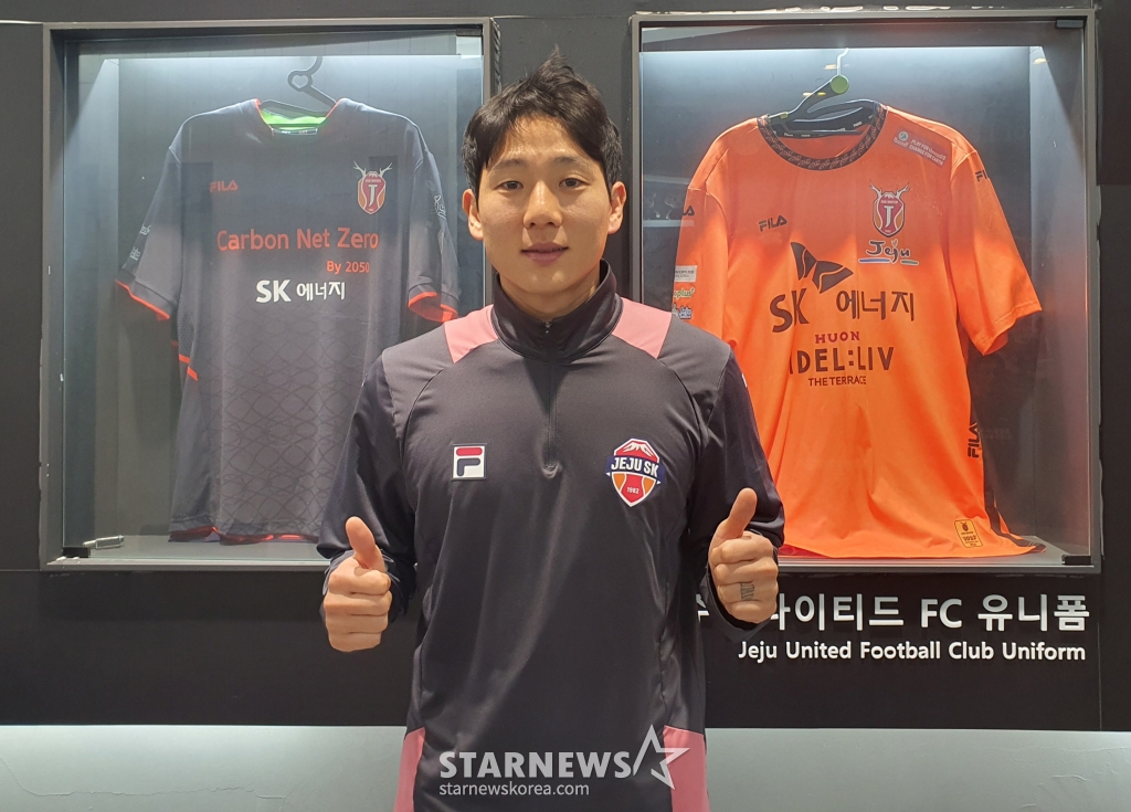 남태희가 지난 7일 제주 서귀포시 제주SK 클럽하우스에서 사진 촬영을 하고 있다. /사진=박재호 기자