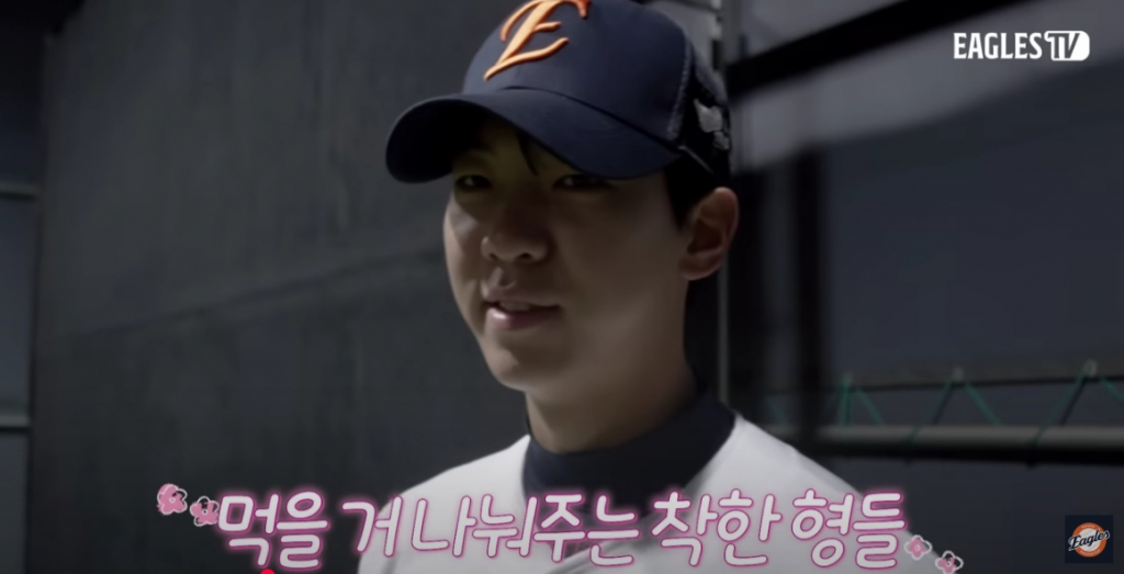 한화 황준서가 최근 구단 유튜브를 통해 자신의 근황을 전하고 있다. /사진=한화 이글스 티비 갈무리