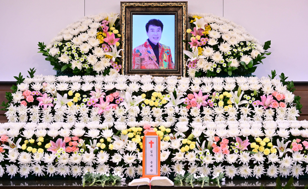 심장마비로 별세한 '국민 트로트 가수' 故송대관(향년 78세)의 빈소가 7일 오후 서울 종로구 서울대학교병원 장례식장에 마련됐다. 발인은 9일 오전 11시, 장지는 서울추모공원. /사진공동취재단 2025.02.07 /사진=이동훈 photoguy@