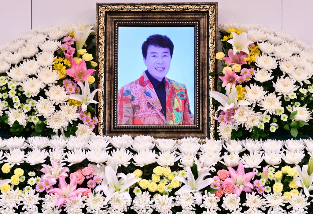 (서울=뉴스1) 사진공동취재단 = 7일 서울 종로구 서울대학교병원 장례식장에 '국민 트로트 가수' 고 송대관의 빈소가 마련돼 있다. 2025.2.7/뉴스1 Copyright (C) 뉴스1. All rights reserved. 무단 전재 및 재배포, AI학습 이용 금지. /사진=(서울=뉴스1) 사진공동취재단