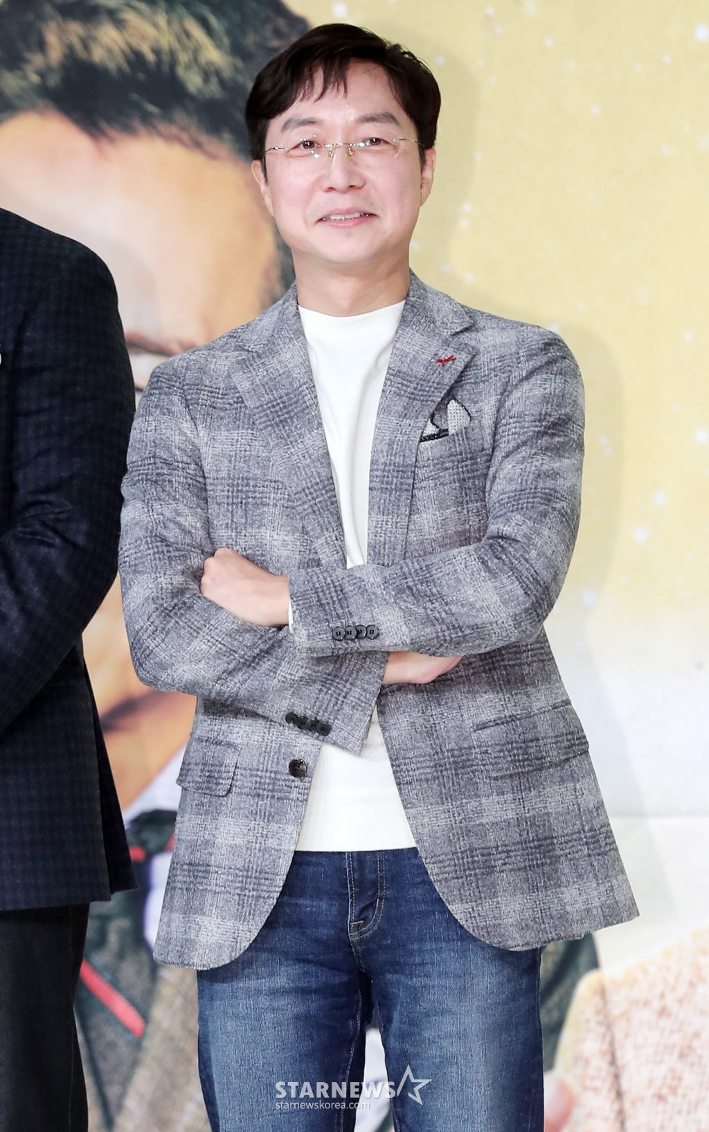유현준 건축가가 26일 오후 서울 영등포구 타임스퀘어 아모리스홀에서 진행된 tvN '알아두면 쓸데없는 신비한 잡학사전2'(이하 '알쓸신잡2') 제작발표회에서 포즈를 취하고 있다. '알쓸신잡2'는 정치·경제·미식·건축 뇌과학 등 각 분야를 대표하는 잡학 박사들과 연예계 대표 지식인 유희열이 진행을 맡아 분야를 막론한 무한 지식 대방출의 향연을 펼치는 프로그램으로 오는 27일 첫 방송된다. /사진=김창현 기자 chmt@