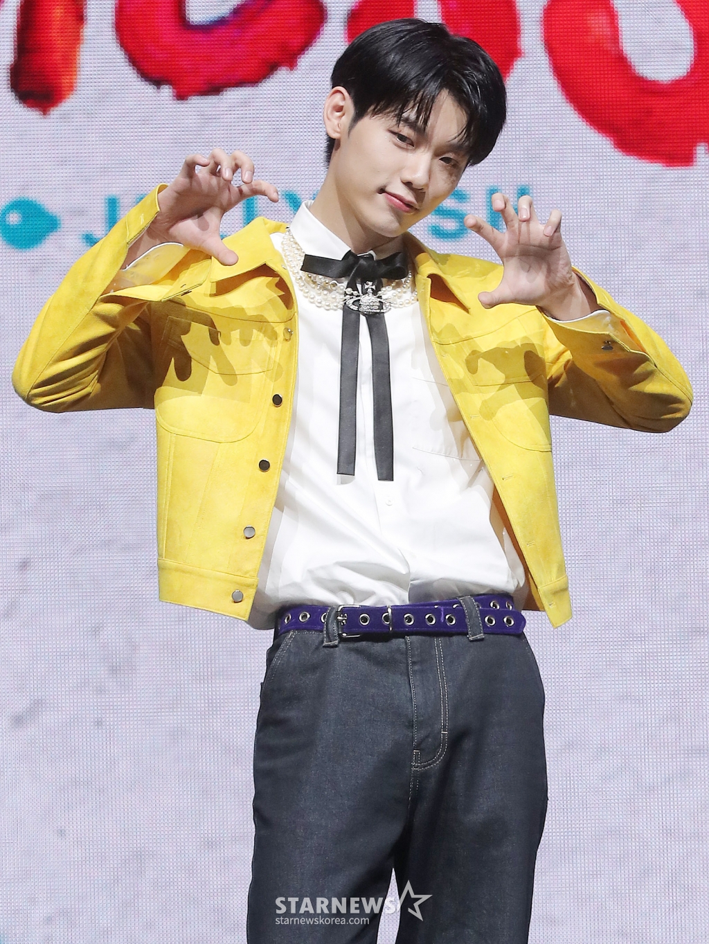 그룹 이븐(EVNNE) 이정현이 10일 오후 서울 광진구 예스24 라이브홀에서 진행된 네 번째 미니 앨범 'HOT MESS' 발매 기념 쇼케이스에 참석해 포즈를 취하고 있다. 이븐의 이번 앨범 타이틀곡 'HOT MESS'는 혼란스러운 감정을 느낄 때 당장 해답을 찾기보다는 순간에 빠져들겠다는 각오를 담은 곡이다. 2025.02.10 /사진=김창현 chmt@