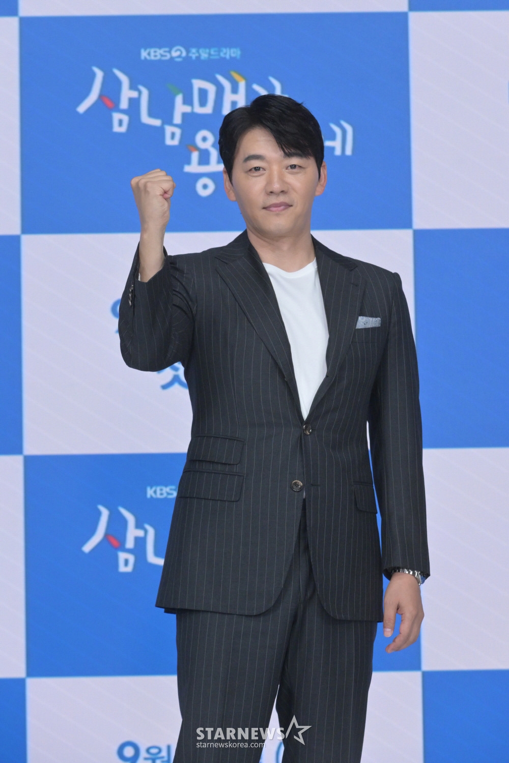 배우 김승수가 21일 오후 온라인으로 진행된 KBS 주말드라마 '삼남매가 용감하게' 제작발표회에 참석해 포즈를 취하고 있다. '삼남매가 용감하게'는 가족을 위해 양보하고 성숙해야 했던 K-장녀와 톱스타로 가족을 부양해야 했던 K-장남이 만나 행복을 찾아 나선다는 한국형 가족의 '사랑과 전쟁' 이야기다. 오는 24일 첫 방송. / 사진제공 = KBS