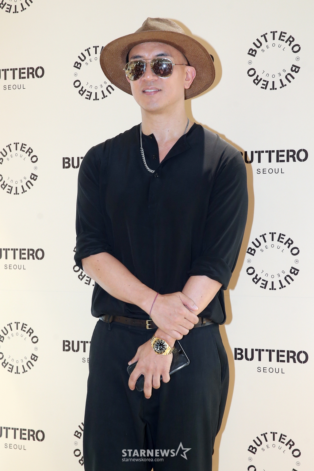 $ 가수 구준엽이 21일 오후 서울 강남구 신사동 부테로 매장에서 열린 '부테로 오픈기념 포토행사'에서 포즈를 취하고 있다. /사진=이정호 인턴기자 direct119@mt.co.kr
