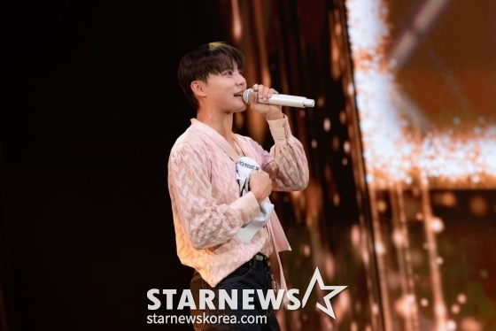 가수 김준수가 9일 서울 송파구 올림픽공원 KSPO DOME에서 열린 데뷔 20주년 기념 단독 콘서트 'JX 2024 CONCERT [IDENTITY] in SEOUL'(아이덴티티 인 서울, 이하 [IDENTITY])에서 멋진 무대를 선보이고 있다. / 사진제공=팜트리아일랜드, iNKODE /사진=김창현 chmt@