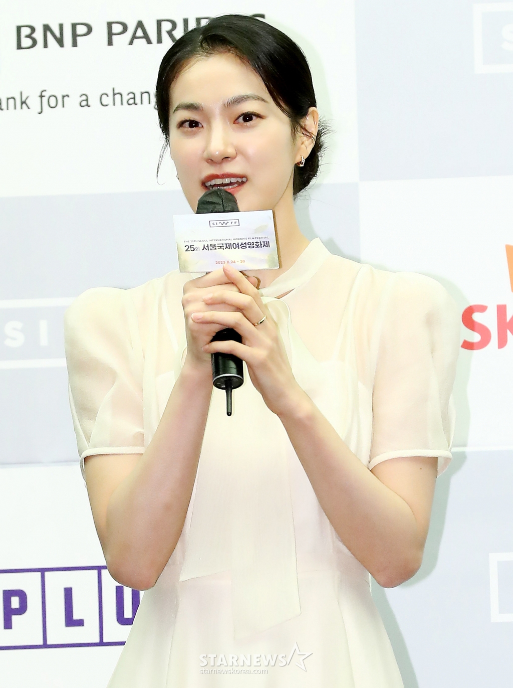 배우 옥자연이 1일 오후 서울 마포구 상암동 스탠포드 서울에서 진행된 '25회 서울국제여성영화제' 기자간담회에서 홍보대사로 위촉된 뒤 소감을 말하고 있다. 25회 서울국제여성영화제는 오는 24일부터 30일까지 서울 마포구 메가박스 상암월드컵경기장과 한국영상자료원 시네마테크KOFA에서 개최된다. 2023.08.01 /사진=김창현