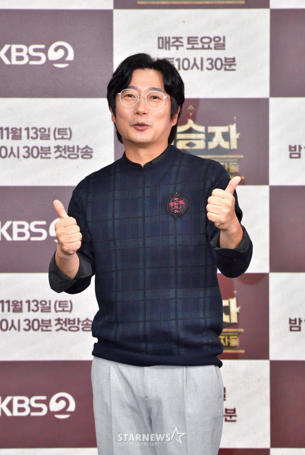 개그맨 이수근이 12일 오후 온라인 생중계로 진행된 KBS 2TV 예능 '개승자' 제작발표회에 참석해 포즈를 취하고 있다. 대한민국 대표 희극인들의 코미디 서바이벌 전쟁 '개(그로) 승(부하는) 자(들)'은 오는 13일 첫 방송된다. /사진제공=KBS 2021.11.12