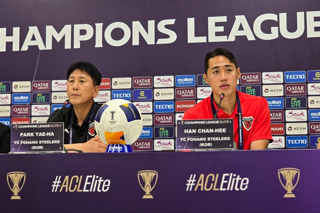 박태하 감독(왼쪽)과 한찬희. /사진=한국프로축구연맹 제공