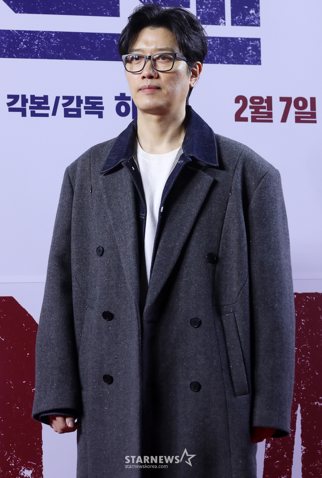 배우 박희순이 6일 오후 서울 강남구 삼성동 메가막스 코엑스에서 진행된 영화 '데드맨' VIP 시사회에 참석해 포즈를 취하고 있다. '데드맨'은 이름값으로 돈을 버는 일명 바지사장계의 에이스가 1000억 원 횡령 누명을 쓰고 '죽은 사람'으로 살아가게 된 후 이름 하나로 얽힌 사람들과 빼앗긴 인생을 되찾기 위해 추적에 나서는 이야기를 그린 영화다. 오는 7일 개봉. 2024.02.06 /사진=김창현