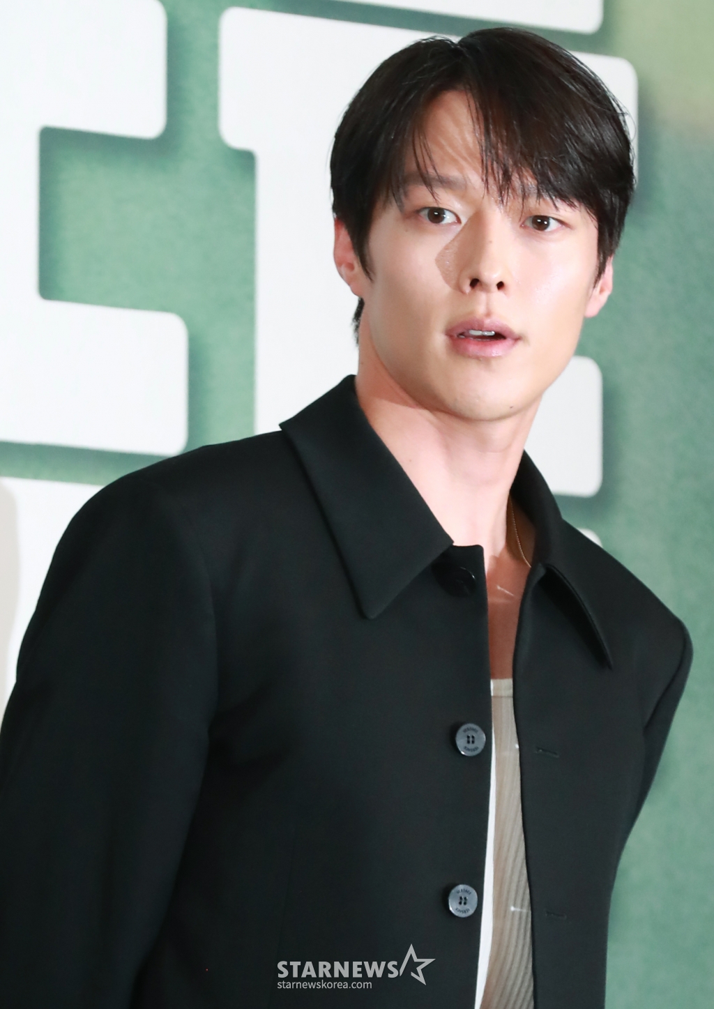 배우 장기용이 2일 오후 서울 마포구 상암동 스탠포드호텔에서 진행된 JTBC 드라마 '히어로는 아닙니다만' 제작발표회에 참석해 포즈를 취하고 있다. /2024.05.02 /사진=이동훈