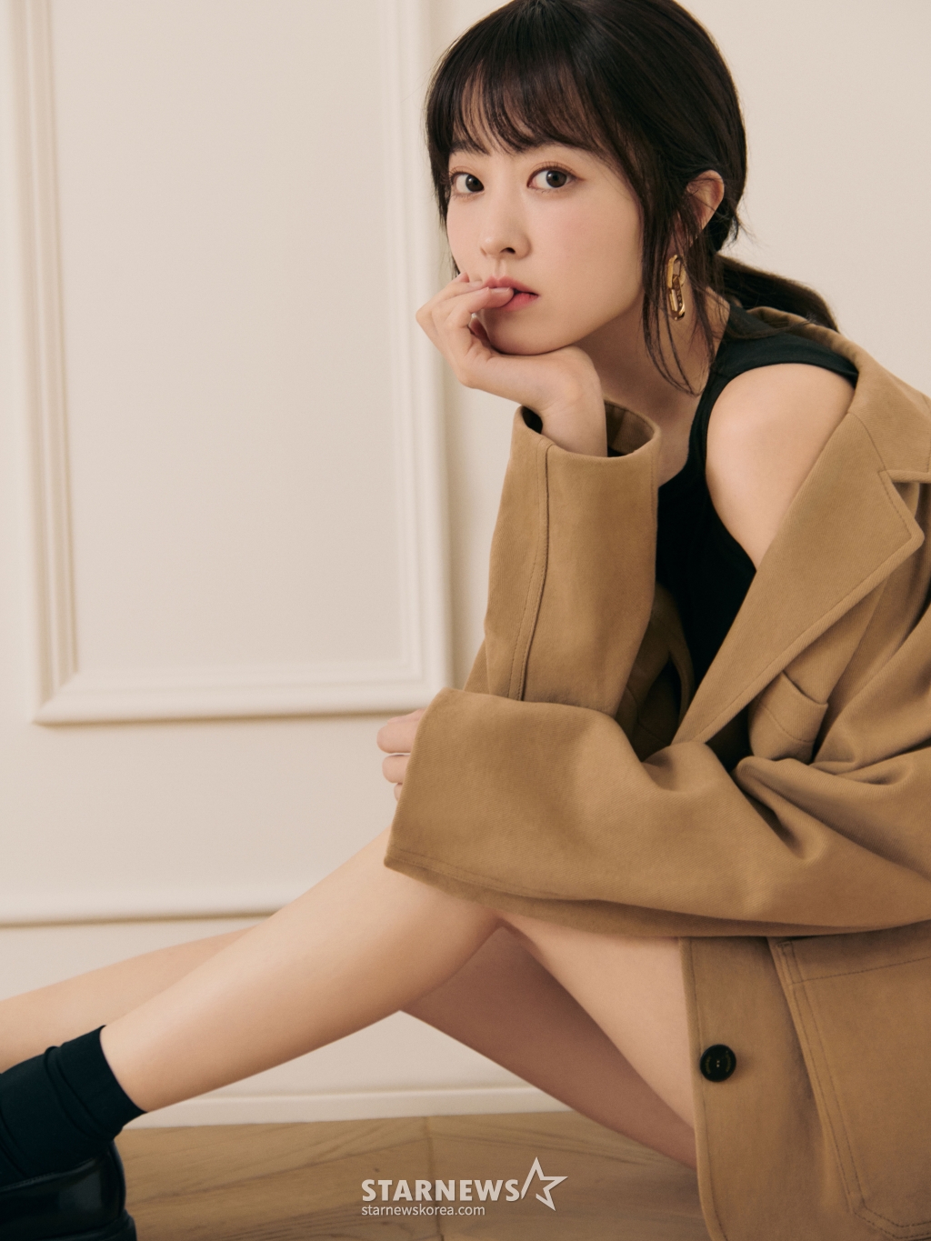 배우 박보영이 18일 오전 서울 종로구의 한 카페에서 진행된 넷플릭스 시리즈 '멜로 무비' 관련 인터뷰를 위해 포즈를 취하고 있다. 박보영은 극 중 영화를 싫어했지만 영화감독이 된 '김무비' 역을 맡아 한층 더 깊어진 연기를 선보인다. '멜로무비'는 사랑도 하고 싶고 꿈도 이루고 싶은 애매한 청춘들이 서로를 발견하고 영감이 되어주며 각자의 트라우마를 이겨내는 영화 같은 시간을 그린 로맨스. / 사진제공=넷플릭스 /사진=김창현 chmt@