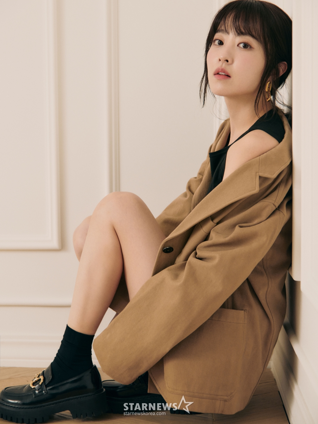 배우 박보영이 18일 오전 서울 종로구의 한 카페에서 진행된 넷플릭스 시리즈 '멜로 무비' 관련 인터뷰를 위해 포즈를 취하고 있다. 박보영은 극 중 영화를 싫어했지만 영화감독이 된 '김무비' 역을 맡아 한층 더 깊어진 연기를 선보인다. '멜로무비'는 사랑도 하고 싶고 꿈도 이루고 싶은 애매한 청춘들이 서로를 발견하고 영감이 되어주며 각자의 트라우마를 이겨내는 영화 같은 시간을 그린 로맨스. / 사진제공=넷플릭스 /사진=김창현 chmt@