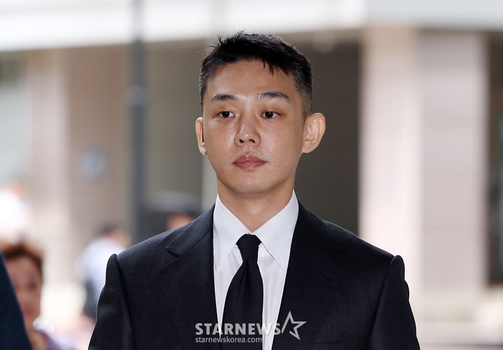 [서울=뉴시스] 김명년 기자 = 상습 마약 투약 혐의로 기소된 배우 유아인(본명 엄홍식)이 24일 오후 서울 서초구 서울중앙지방법원에서 열린 7차 공판에 출석하고 있다. 2024.07.24. kmn@newsis.com /사진=김명년