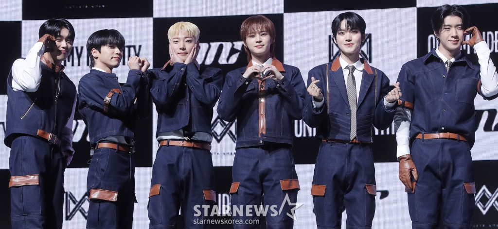 그룹 온앤오프(ONF)가 18일 오후 서울 용산구 블루스퀘어에서 진행된 정규 2집 Part.1 '온앤오프: 마이 아이덴티티(ONF:MY IDENTITY)' 발매 기념 쇼케이스에 참석해 포즈를 취하고 있다. 온앤오프의 이번 앨범 타이틀곡 '더 스트레인저(The Stranger)'는 펑키한 리듬이 돋보이는 팝 장르로, 넓은 음역대를 자유롭게 넘나드는 보컬이 인상적인 곡이다. 2025.02.18 /사진=김창현 chmt@