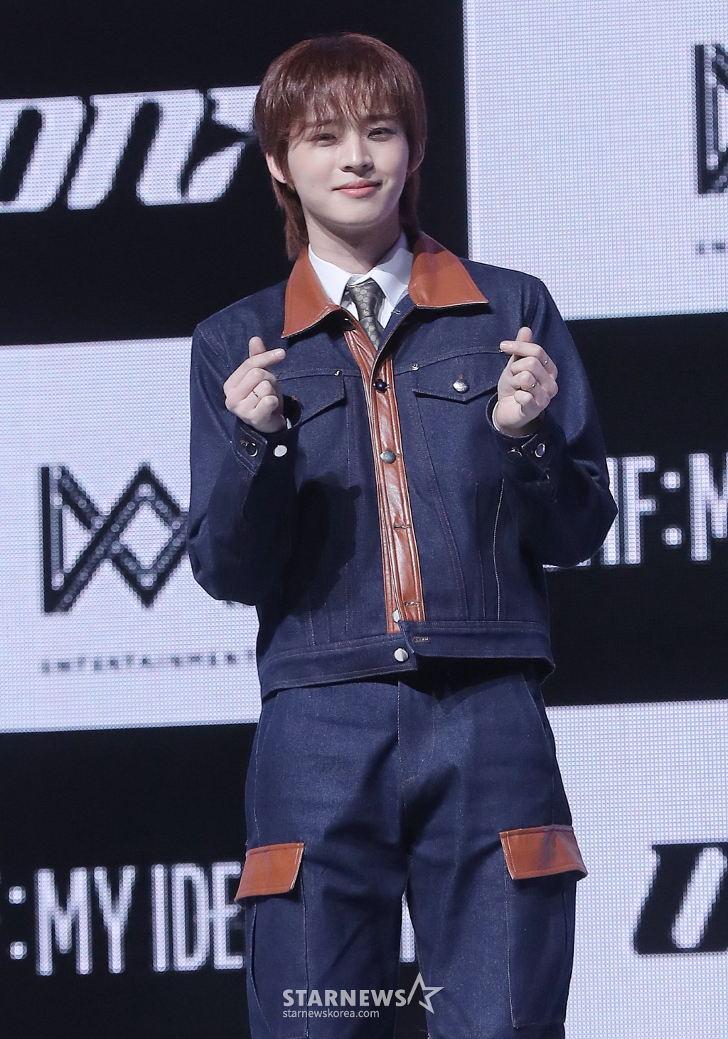 그룹 온앤오프(ONF) 효진이 18일 오후 서울 용산구 블루스퀘어에서 진행된 정규 2집 Part.1 '온앤오프: 마이 아이덴티티(ONF:MY IDENTITY)' 발매 기념 쇼케이스에 참석해 포즈를 취하고 있다. 온앤오프의 이번 앨범 타이틀곡 '더 스트레인저(The Stranger)'는 펑키한 리듬이 돋보이는 팝 장르로, 넓은 음역대를 자유롭게 넘나드는 보컬이 인상적인 곡이다. 2025.02.18 /사진=김창현 chmt@