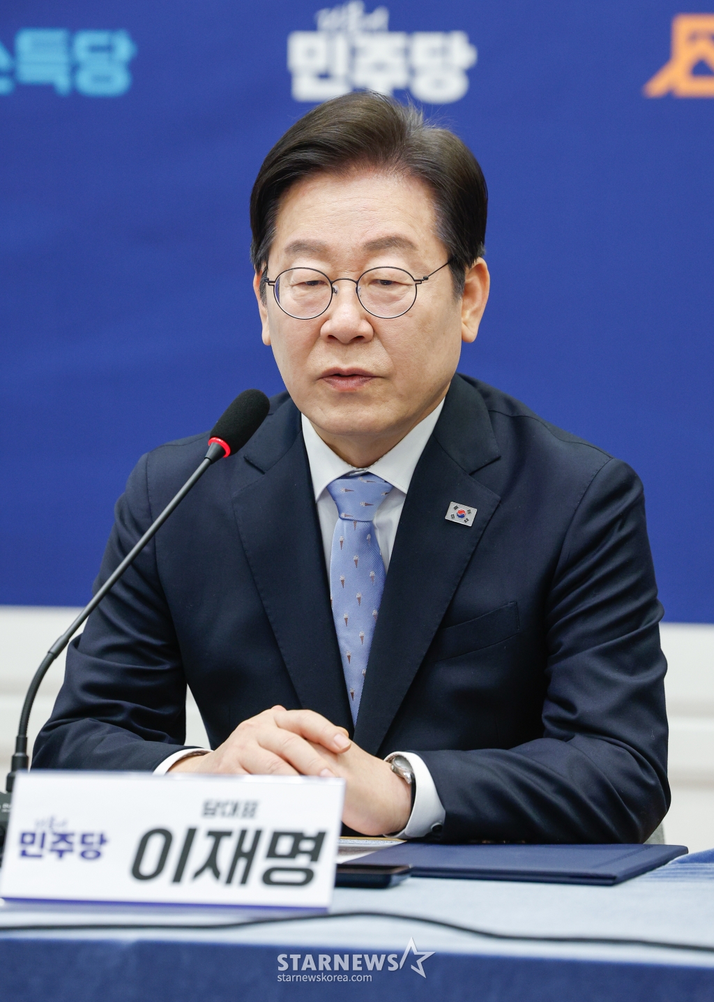 (서울=뉴스1) 안은나 기자 = 이재명 더불어민주당 대표가 19일 서울 여의도 국회에서 열린 야5당 '내란종식 민주헌정수호 새로운 대한민국 원탁회의' 출범식에 참석해 인사말을 하고 있다. 2025.2.19/뉴스1 Copyright (C) 뉴스1. All rights reserved. 무단 전재 및 재배포, AI학습 이용 금지. /사진=(서울=뉴스1) 안은나 기자