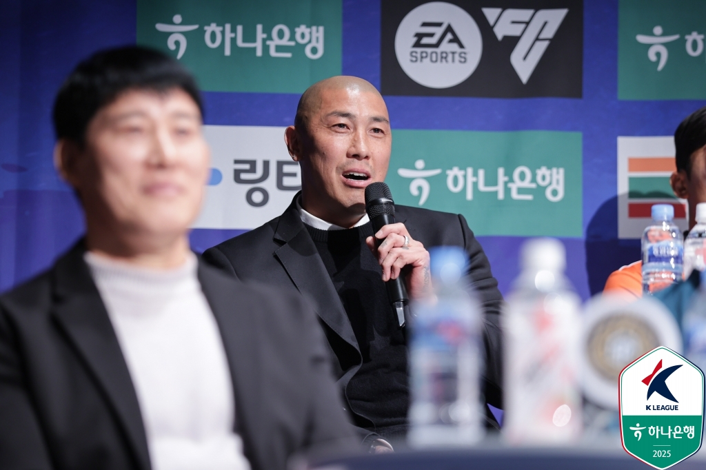 차두리 감독이 지난 19일 서울 마포구 상암 누리꿈스퀘어에서 열린 '하나은행 K리그2 2025 개막 미디어데이'에서 질문에 답하고 있다. /사진=한국프로축구연맹 제공