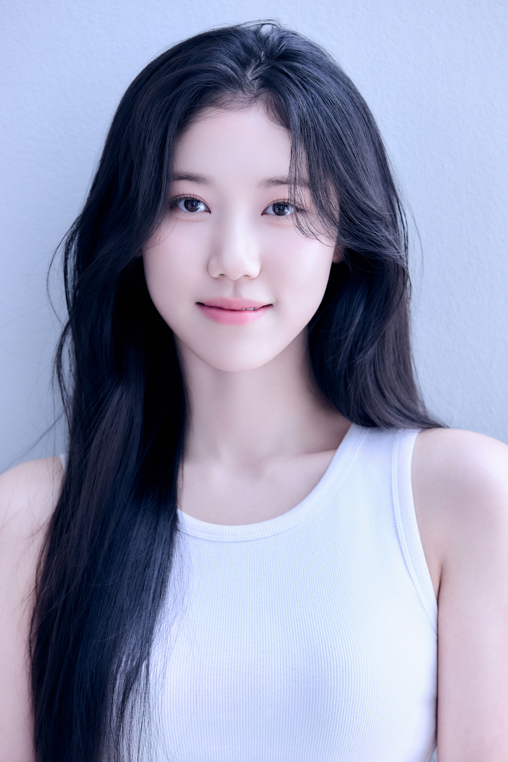 배우 이레가 20일 오후 서울 종로구의 한 카페에서 진행된 영화 '괜찮아, 괜찮아, 괜찮아'(이하 '괜괜괜') 개봉 관련 인터뷰를 위해 포즈를 취하고 있다. '괜괜괜'은 혼자서는 서툴지만 함께라서 괜찮은 이들이 서로의 행복을 찾아가는 이야기를 담은 영화다. JTBC 화제의 드라마 '멜로가 체질'과 쿠팡플레이 시리즈 '유니콘'을 통해 특유의 현실감 넘치는 대사와 매력적인 연출력을 선보인 김혜영 감독의 첫 장편 영화 데뷔작. 오는 26일 개봉. / 사진제공=(주)바이포엠스튜디오 /사진=김창현 chmt@