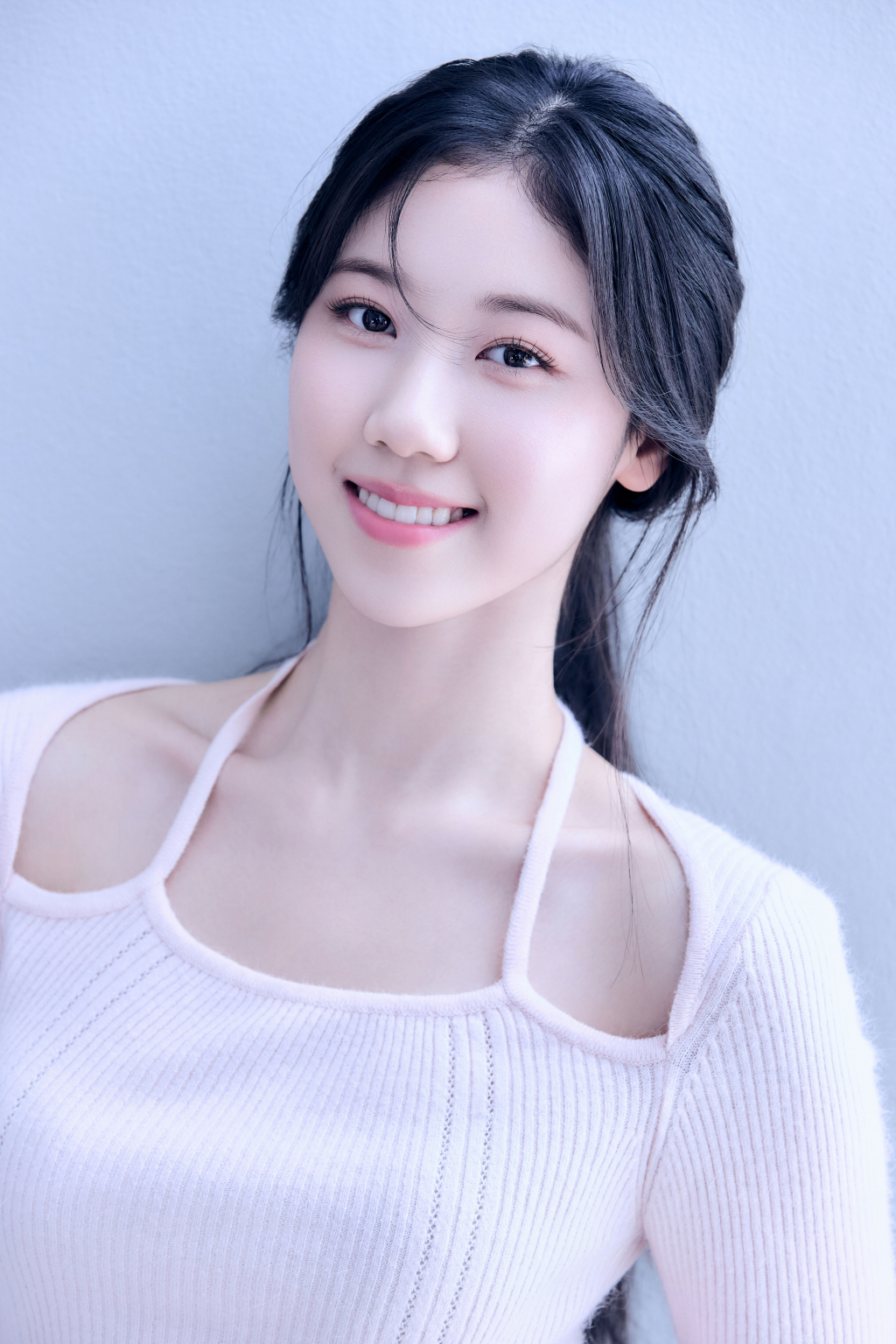 배우 이레가 20일 오후 서울 종로구의 한 카페에서 진행된 영화 '괜찮아, 괜찮아, 괜찮아'(이하 '괜괜괜') 개봉 관련 인터뷰를 위해 포즈를 취하고 있다. '괜괜괜'은 혼자서는 서툴지만 함께라서 괜찮은 이들이 서로의 행복을 찾아가는 이야기를 담은 영화다. JTBC 화제의 드라마 '멜로가 체질'과 쿠팡플레이 시리즈 '유니콘'을 통해 특유의 현실감 넘치는 대사와 매력적인 연출력을 선보인 김혜영 감독의 첫 장편 영화 데뷔작. 오는 26일 개봉. / 사진제공=(주)바이포엠스튜디오 /사진=김창현 chmt@