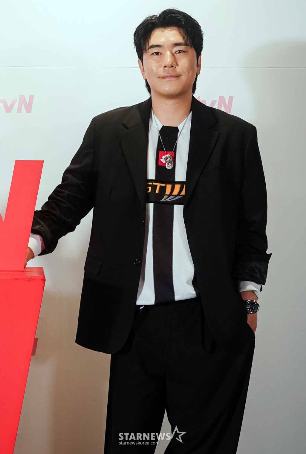 배우 이시언이 28일 오후 온라인으로 진행된 tvN 드라마 '플레이이어2: 꾼들의 전쟁' 제작발표회에 참석해 포즈를 취하고 있다. 2024. 05.28 사기꾼, 해커, 파이터, 드라이버! 더 강력해진 '꾼'들이 돌아왔다! '가진 놈'들을 시원하게 털어버리는 팀플레이 액션 사기극으로 오는 3일 첫 방송된다. 2024.05.28 <사진=tvN 제공> /사진=임성균