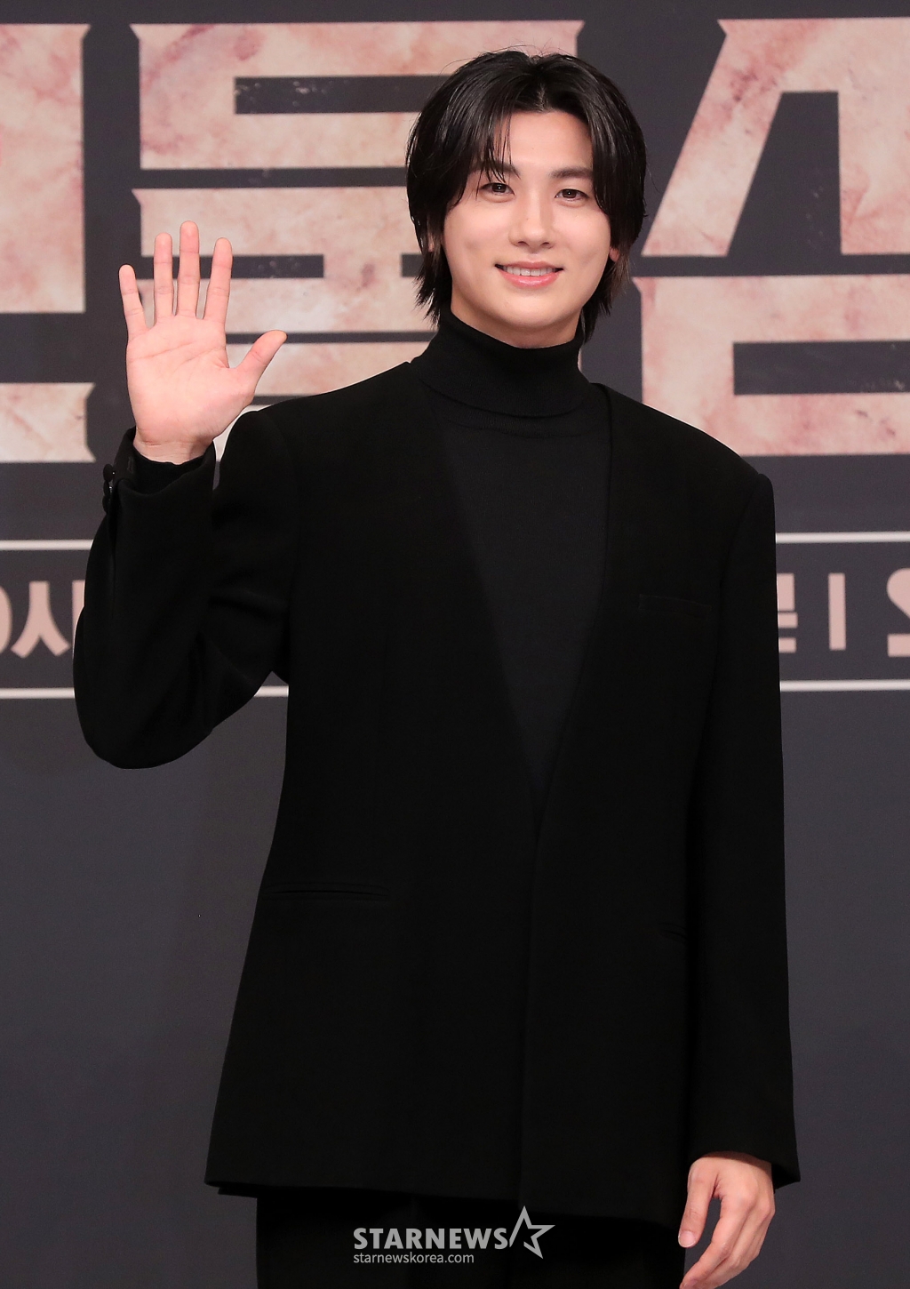배우 박형식이 21일 오후 서울 양천구 목동 SBS사옥에서 진행된 금토드라마 '보물섬' 제작발표회에 참석해 포즈를 취하고 있다. '보물섬'은 2조원의 정치 비자금을 해킹한 서동주(박형식 분)가 자신을 죽인 절대 악과 그 세계를 무너뜨리기 위해 모든 것을 걸고 싸우는 인생 풀베팅 복수전을 담은 작품이다. 2025.02.21 /사진=김창현 chmt@