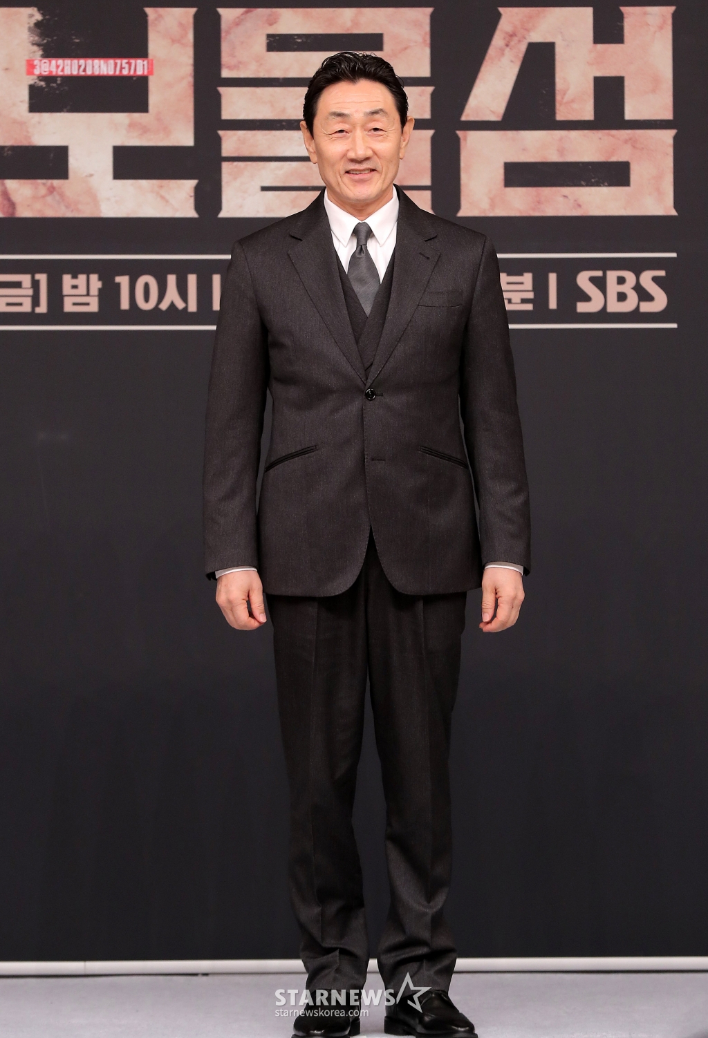 배우 허준호가 21일 오후 서울 양천구 목동 SBS사옥에서 진행된 금토드라마 '보물섬' 제작발표회에 참석해 포즈를 취하고 있다. '보물섬'은 2조원의 정치 비자금을 해킹한 서동주(박형식 분)가 자신을 죽인 절대 악과 그 세계를 무너뜨리기 위해 모든 것을 걸고 싸우는 인생 풀베팅 복수전을 담은 작품이다. 2025.02.21 /사진=김창현 chmt@