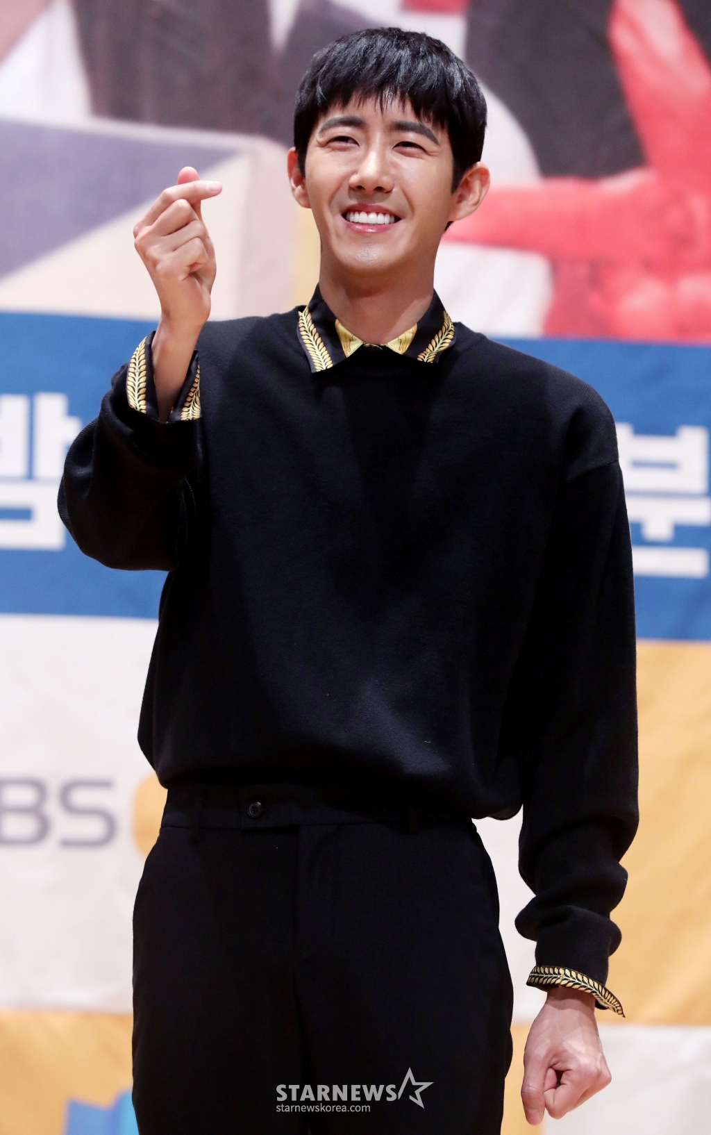 방송인 황광희가 20일 오후 서울 상암동 KBS미디어센터에서 열린 예능프로그램 '쇼핑의 참견' 제작발표회에서 포즈를 취하고 있다.