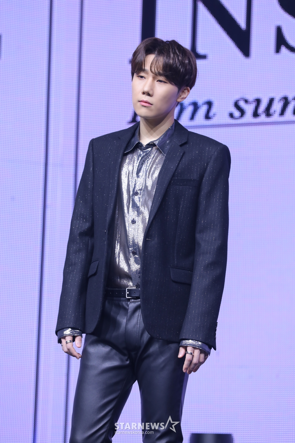 인피니트 김성규가 14일 오후 온라인 생중계로 진행된 세 번째 미니앨범 'INSIDE ME' 발매 쇼케이스에서 포즈를 취하고 있다. /사진제공=울림엔터테인먼트
