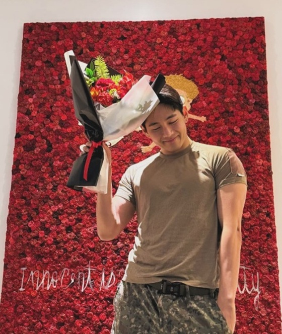 /사진=뷔 SNS