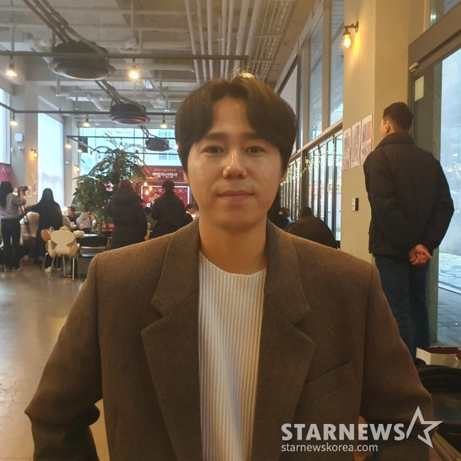 키움 하영민이 지난해 12월 서울 마곡동에 위치한 한 카페에서 열린 '2024 키움 히어로즈 연말자선행사'에서 인터뷰에 응하고 있다. /사진=김동윤 기자