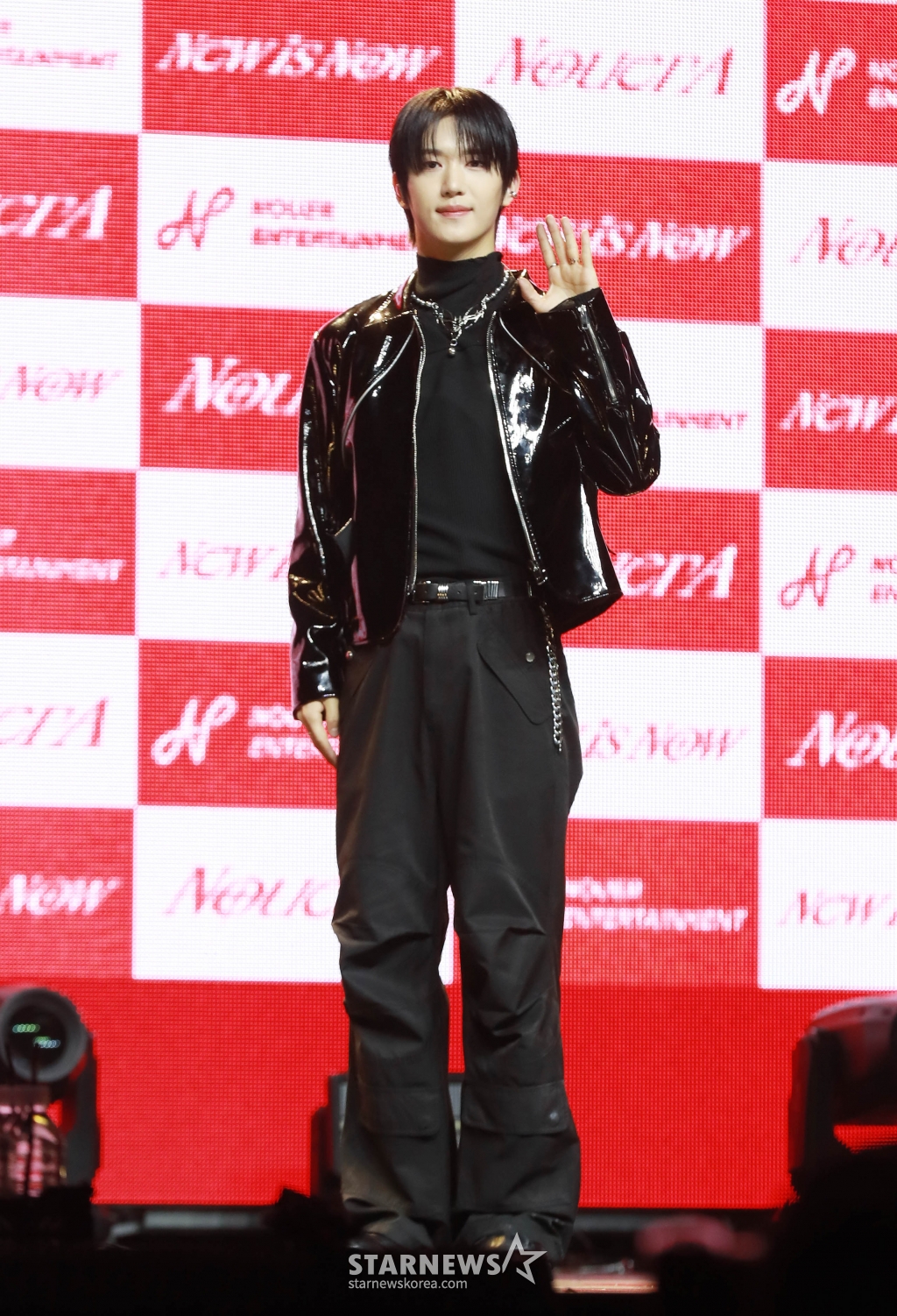 그룹 누에라(NouerA) 기현이 26일 오후 서울 블루스퀘어에서 진행된 첫 미니앨범 'Chapter: New is Now' 발매기념 쇼케이스에서 포즈를 취하고 있다. /2025.02.26 /사진=이동훈 photoguy@
